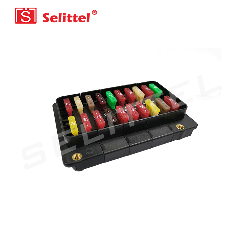 SL-157 Blade fuse holder