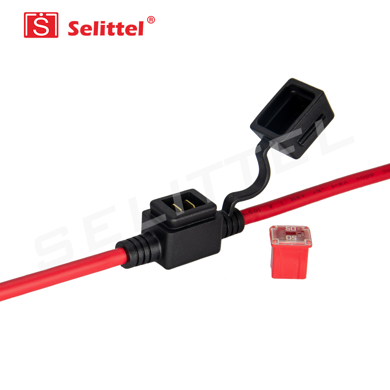 SL-709A 方型防水保险丝座